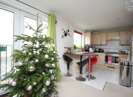 White Lodge Close - Photo 2