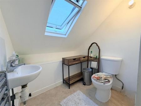 4 bedroom apartment to rent - Photo 4