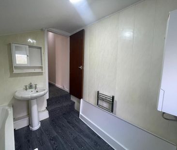 REDECORATED***TWO DOUBLE BEDROOM***LIVING ROOM***DINING ROOM***FITT... - Photo 6