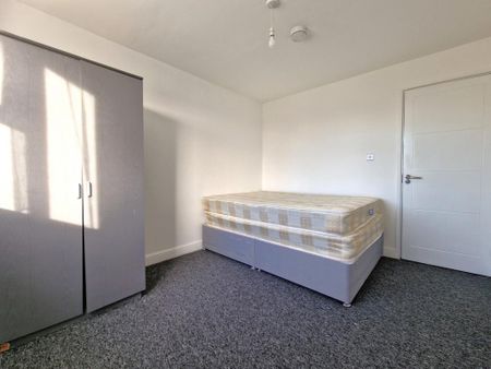 House share to rent - Photo 4