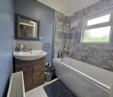3 bedroom semi-detached house to rent - Photo 5