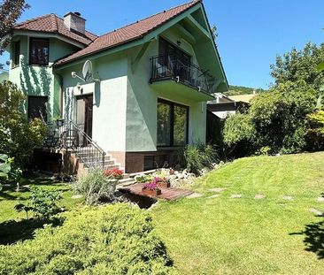 Exkluzívne | 5i rodinný dom s krásnou záhradou Bratislave - Photo 1