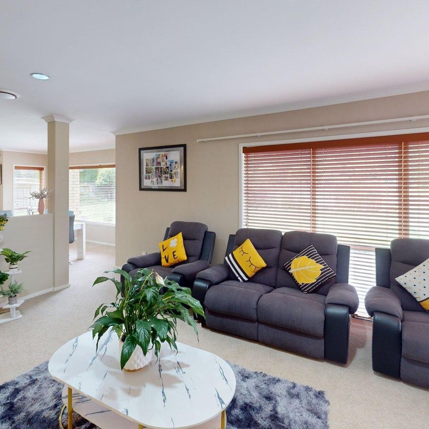 Sanson - 4 Bedrooms - Photo 1