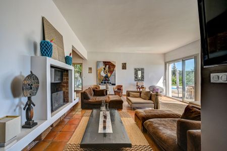 Location Maison Aix-en-Provence 6 Pièces 206 m² - Photo 3