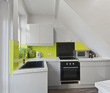 6 bedroom terraced house to rent - Photo 1