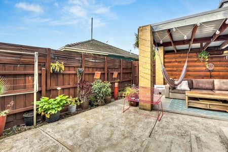 2/7 Dunolly Crescent, Reservoir VIC 3073 - Photo 4