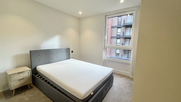 Poplar Riverside, Hemlock Street, - Photo 1