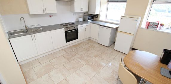Room For Rent Laura Street, Pontypridd - Photo 2