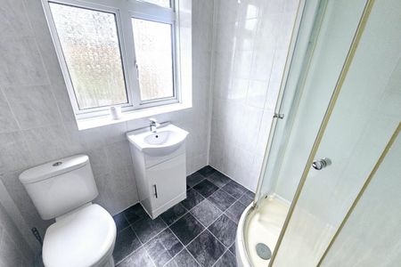 Rayners Gardens - Photo 2