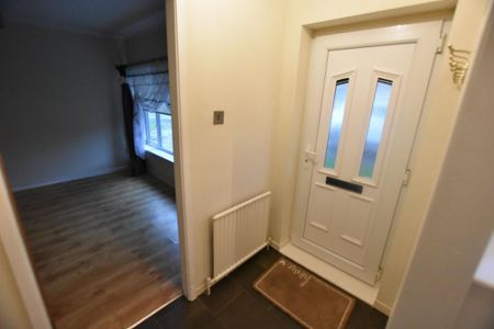 3 bedroom detached bungalow to rent - Photo 2