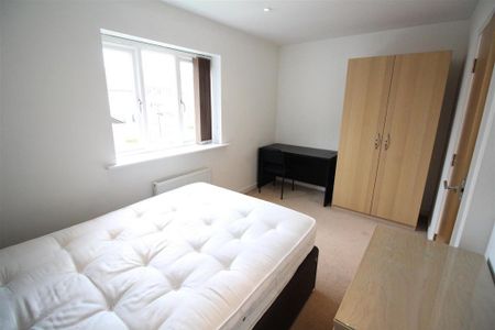 4 bedroom terraced house to rent - Photo 3