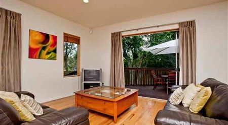 4 bedroom home - Photo 2