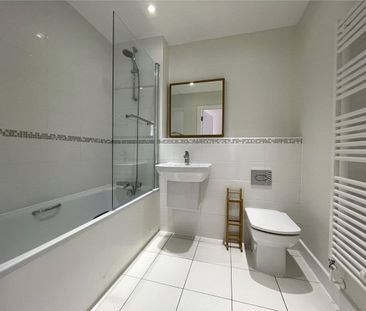 Redecorated modern apartment in the heart of the town centre just o... - Photo 3