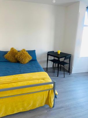 1 bedroom in a house share to rent - Photo 1