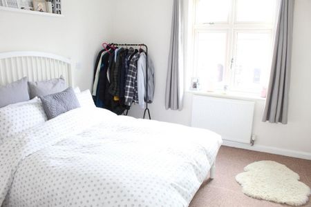 2 bedroom semi-detached house to rent - Photo 4