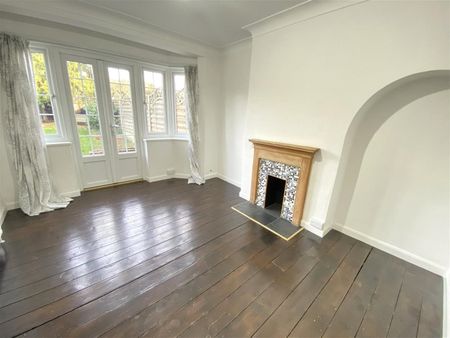 Broughton Avenue, Richmond, Surrey, TW10 - Photo 2