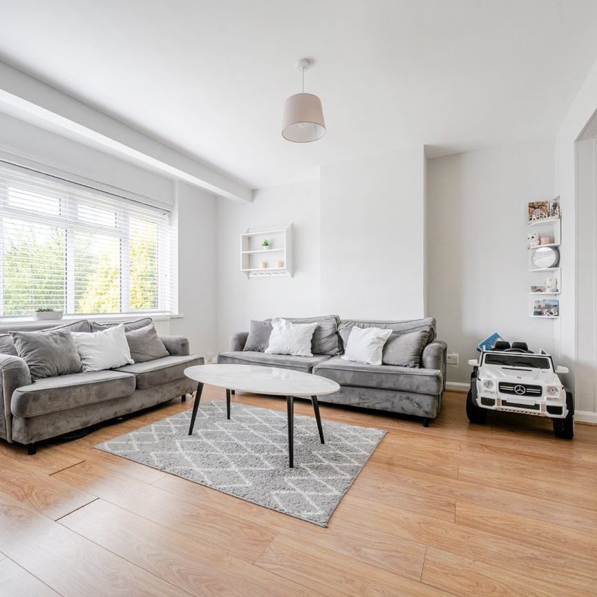 Morton Way, London, N14 - Photo 1