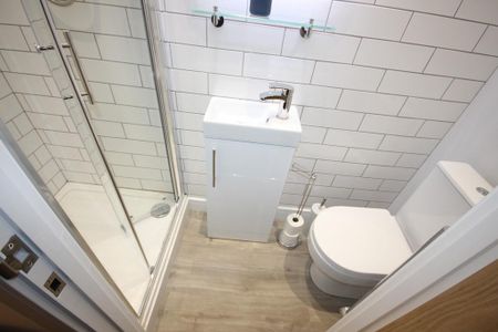 1 bedroom in a house share to rent - Photo 4