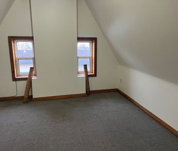 For Lease - 228 Kent Street Unit# 4, Kawartha Lakes, Ontario - Photo 2