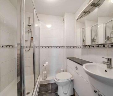 Greenham Wood, Bracknell, RG12 - Photo 2