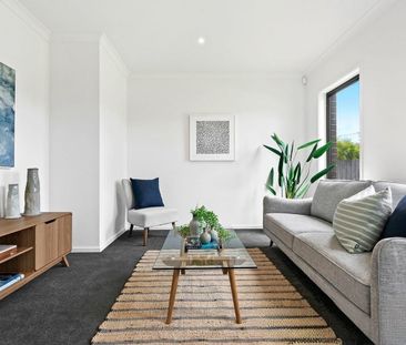 Exceptional Double-Storey Home in Seaford's Prime Location - Photo 2