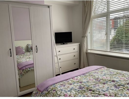 Room in a Shared House, Pendennis Road, N17 - Photo 1