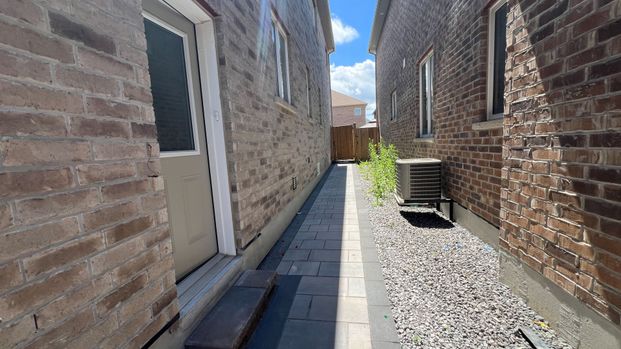 For Lease - 1008 Wrenwood Drive Unit# (2 Bdrm Unit), Oshawa, Ontario - Photo 1