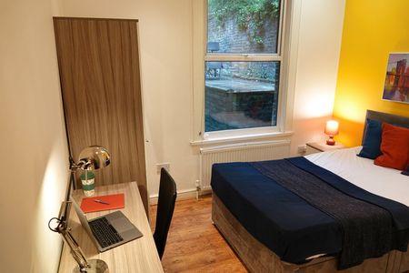 Room in a Shared House, Croham Road, CR2 - Photo 3