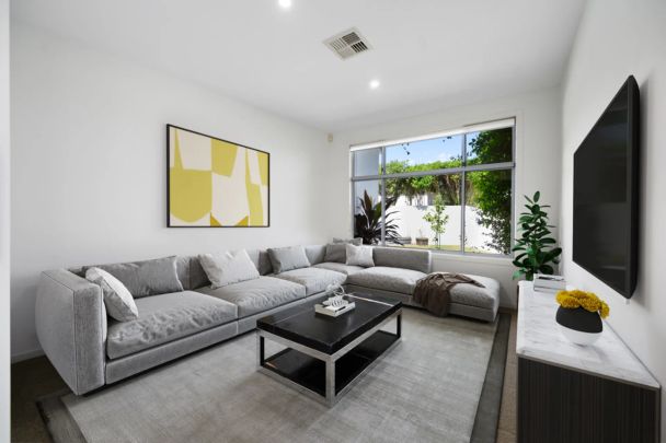 18 Ferrymans Court – Luxury Waterfront Living in One of River Links' Finest Locations - Photo 1