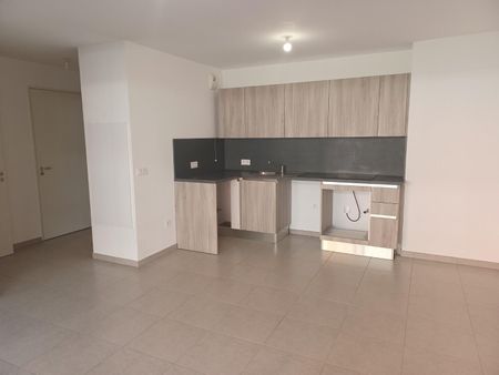 location Appartement T2 DE 40.89m² À FREJUS - Photo 2