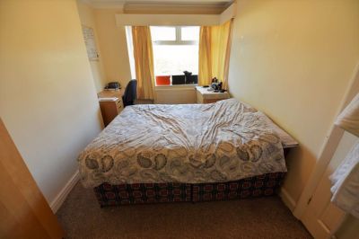 3 bedroom House in Cliffe Side Gardens, Leeds - Photo 5