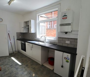 Flat to rent on - Photo 1