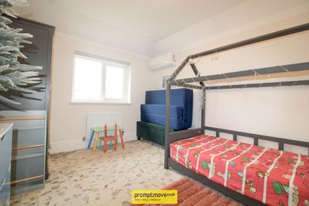 4 bedroom detached house to rent - Photo 5