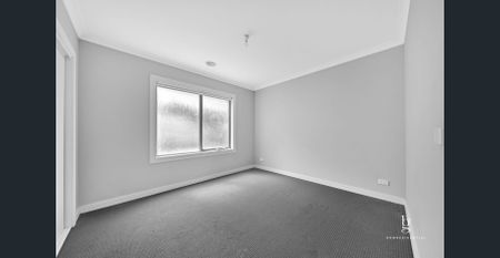 Luxury Living Across from the Park: Modern Architect-Designed Home in Prestigious Oak Park - Photo 5