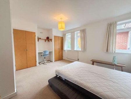 The Blundells, Goodway House The Blundells, CV8 - Photo 2