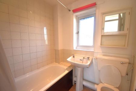 2 bedroom semi-detached house to rent - Photo 5