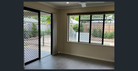 Family home with pool & mountain-view lifestyle - Photo 2