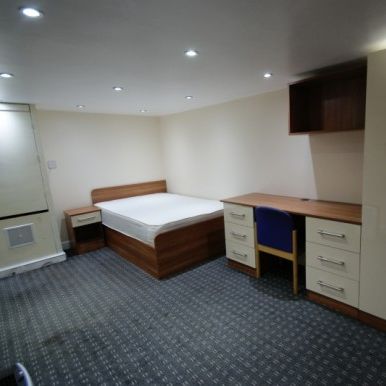 10 Bed - Kirkstall Lane, Headingley, Leeds - Photo 1