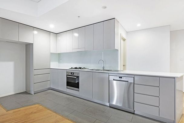 Bright & Stylish Executive Apartment with Views - Photo 1