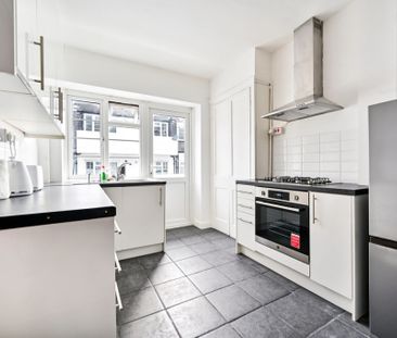 26 Bladon Court, Barrow Road, London SW16 5NE, UK, London - Photo 5