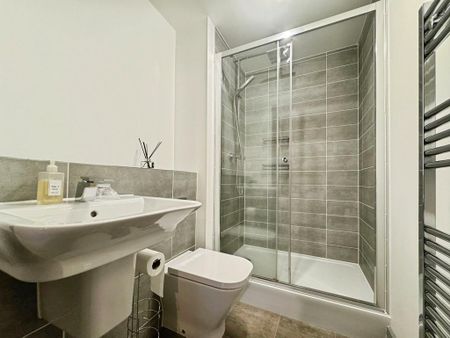 2 bedroom flat to rent - Photo 2