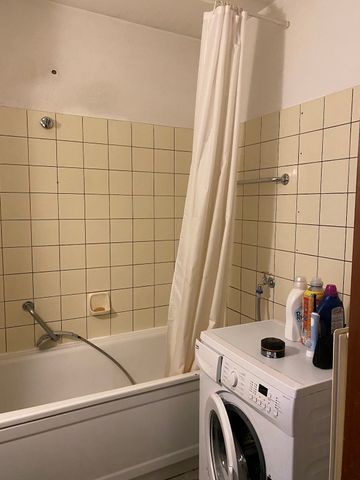 Großes Zimmer mit Balkon innerhalb einer 3er-WG // 2.OG links - Foto 3