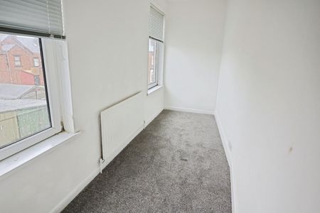 4 bedroom House To Let - Photo 5