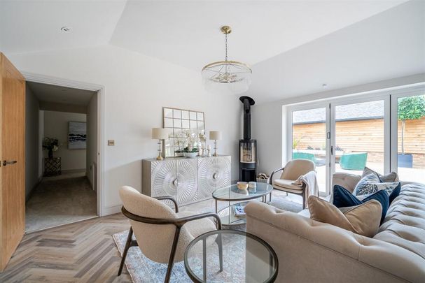 3 bedroom bungalow to rent - Photo 1