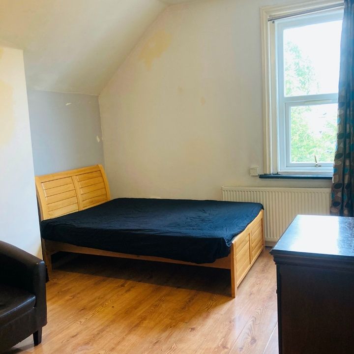 Room in a Shared House, Stockport Road, M12 - Photo 1