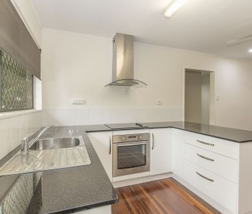 2/15 Hopkins Street, Currajong - Photo 4