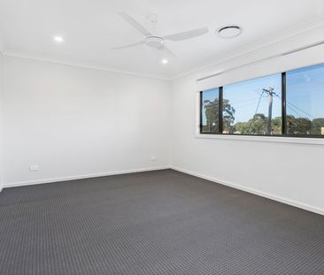 Stunning 5-Bedroom Family Home in a Prime Location - Photo 2
