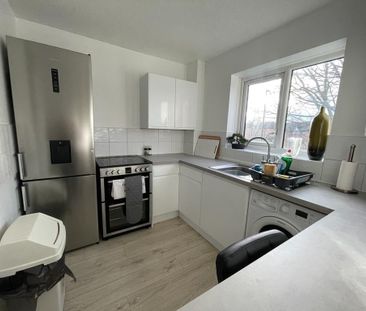 2 Bed Flat, Wavel Place, SE26 - Photo 3