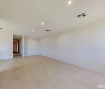 3 BEDROOM - DUAL LIVING HOME - Photo 2