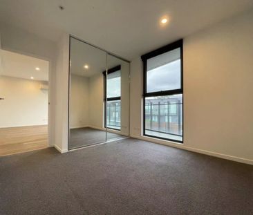 Top Floor Living at Convenient Location - Photo 5